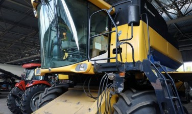 Зерноуборочный комбайн New Holland CS 6090 б/у