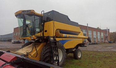 Комбайн зернозбиральний New Holland CSX 7080 б/в